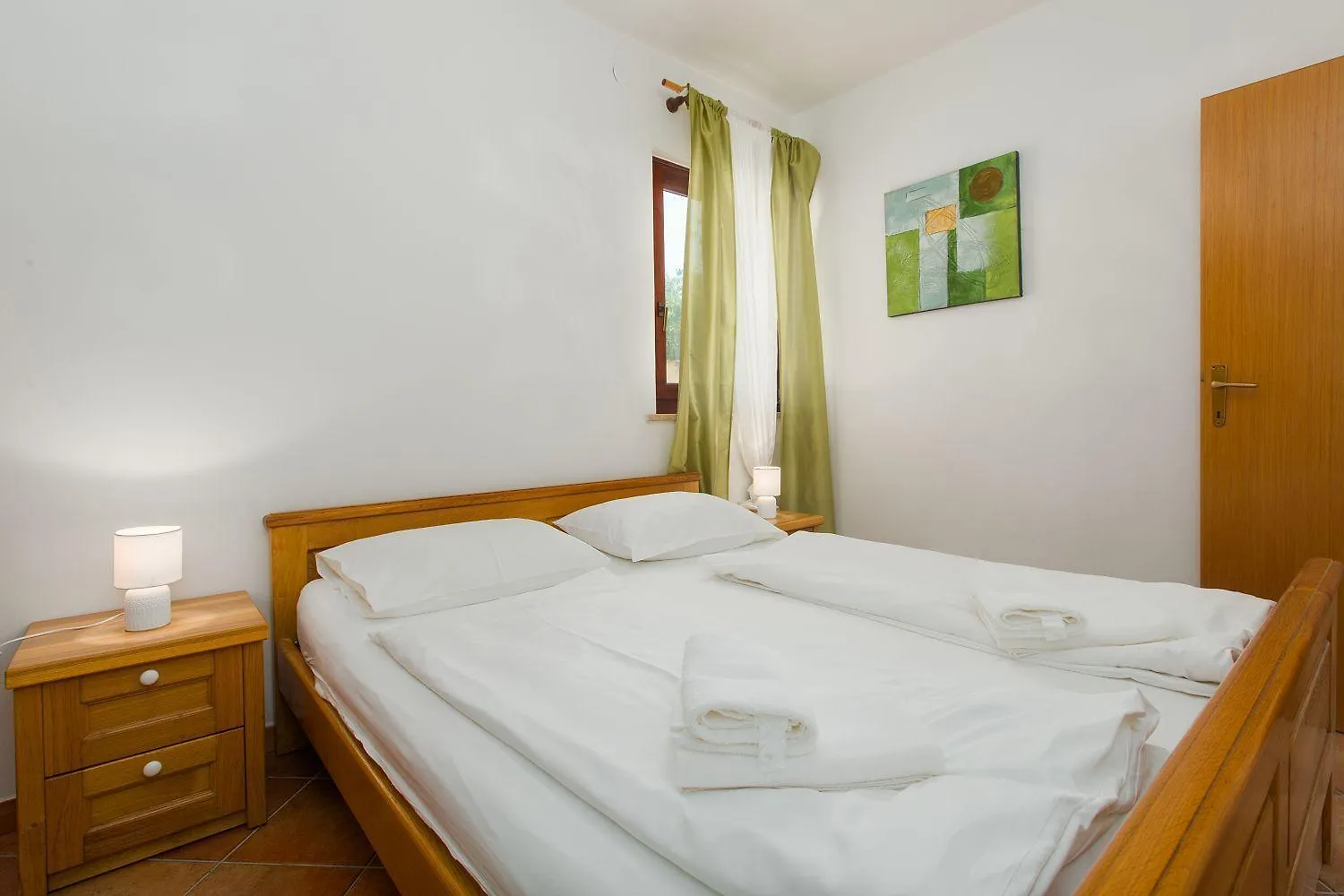 Mediterranes Apartment Nur 200 Meter Zum Strand Mit Pool, Grillbereich, Privater Terrasse, Wifi Porec 0*,  Croatia