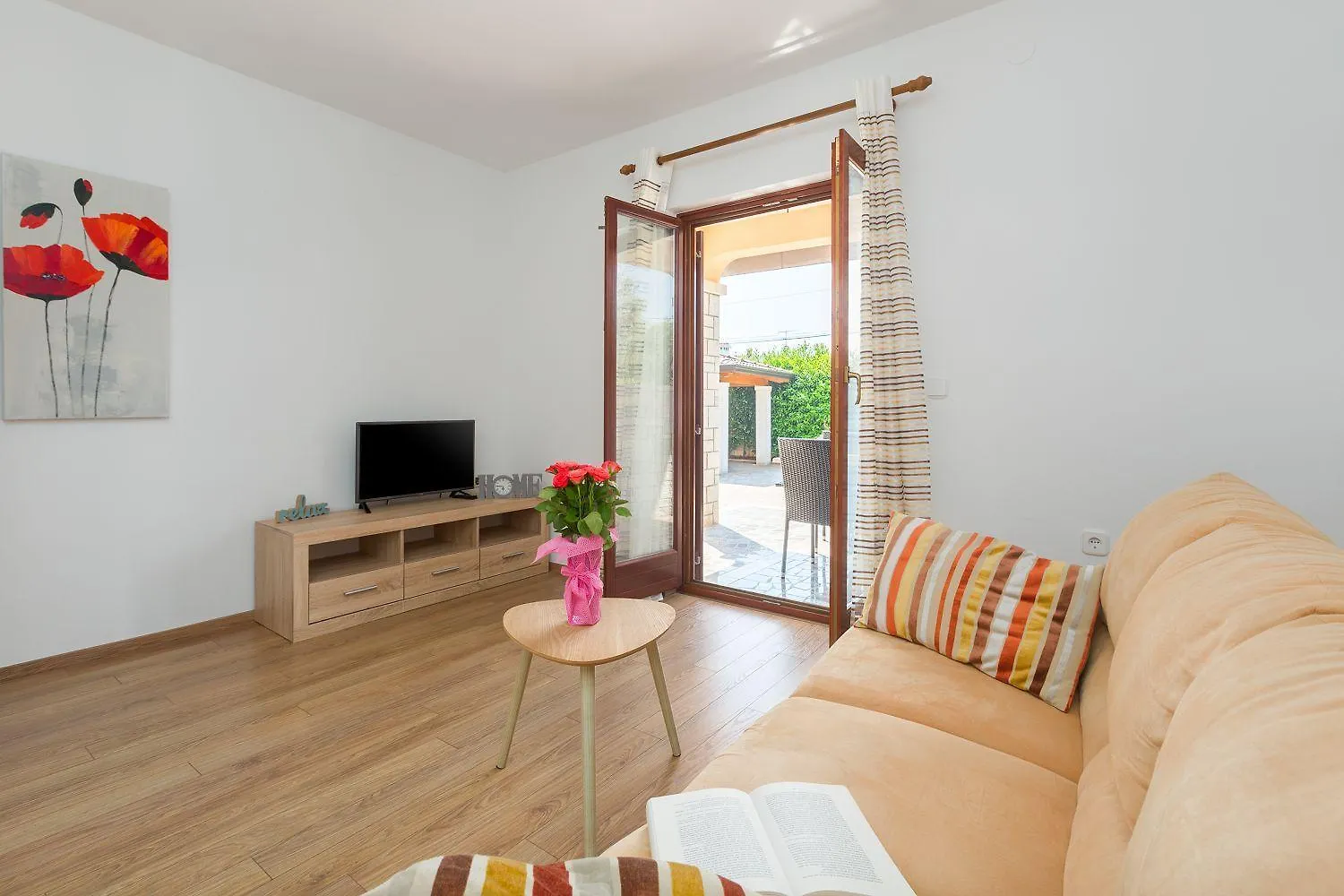 Mediterranes Apartment Nur 200 Meter Zum Strand Mit Pool, Grillbereich, Privater Terrasse, Wifi Porec Croatia