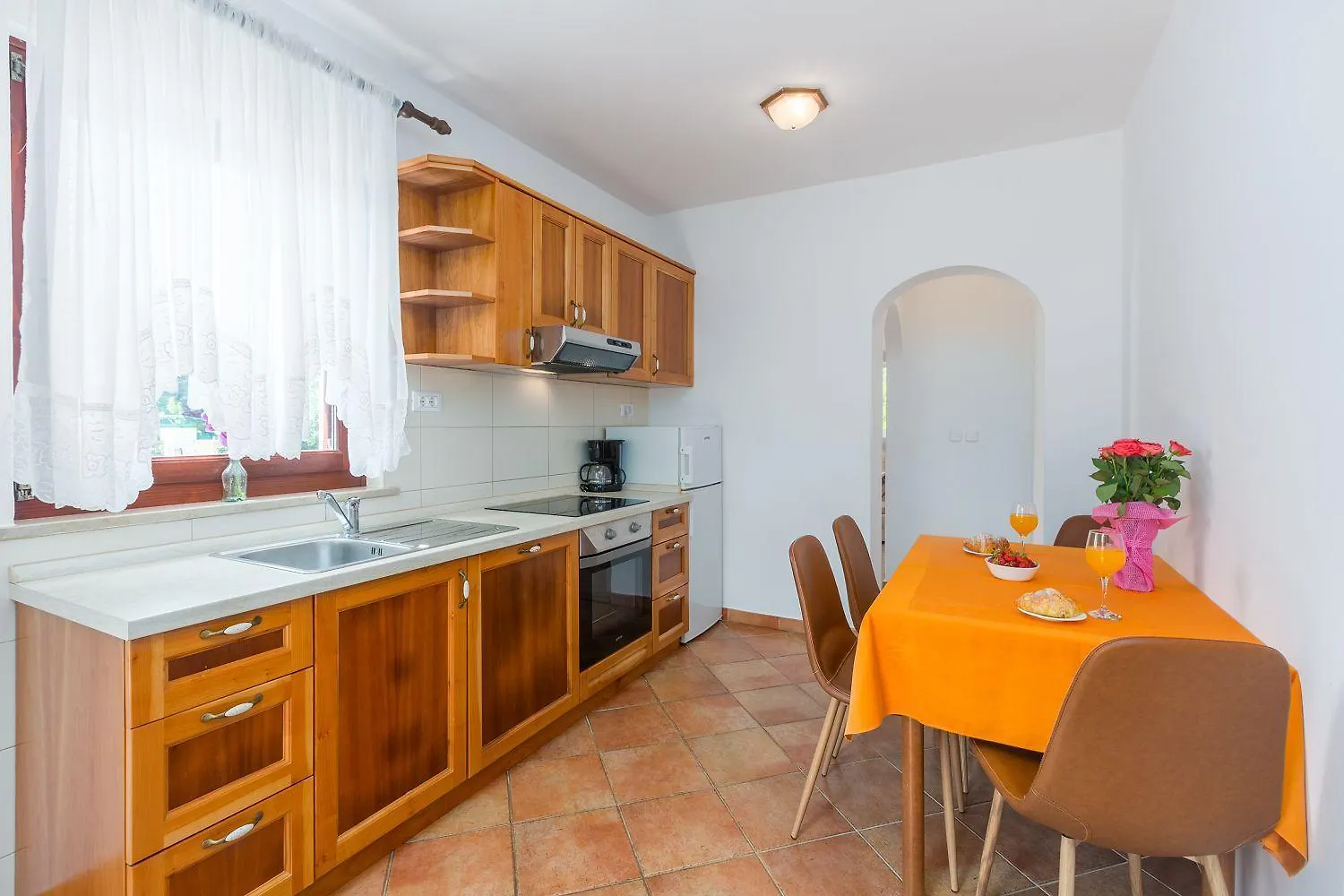 Mediterranes Apartment Nur 200 Meter Zum Strand Mit Pool, Grillbereich, Privater Terrasse, Wifi Porec 0*,  Croatia