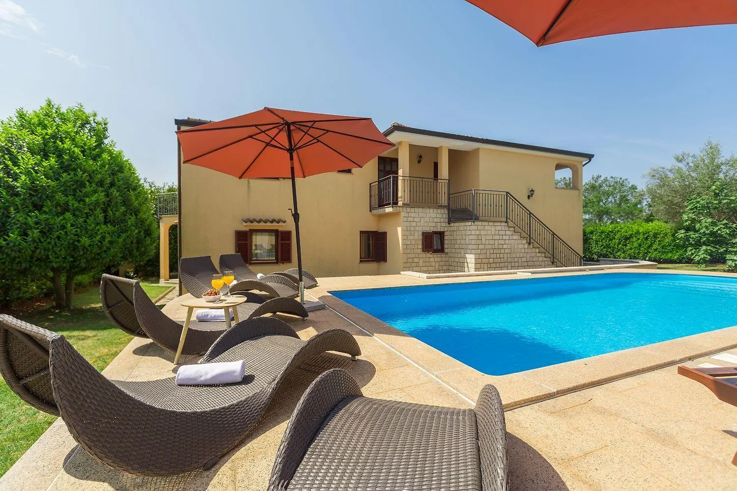 Mediterranes Apartment Nur 200 Meter Zum Strand Mit Pool, Grillbereich, Privater Terrasse, Wifi Porec