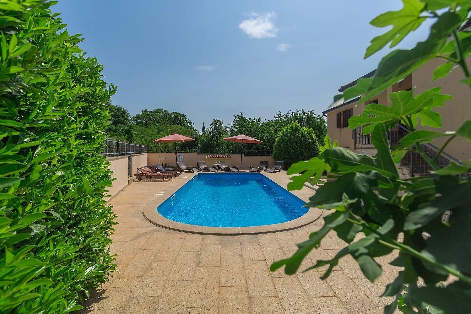 Mediterranes Apartment Nur 200 Meter Zum Strand Mit Pool, Grillbereich, Privater Terrasse, Wifi Porec