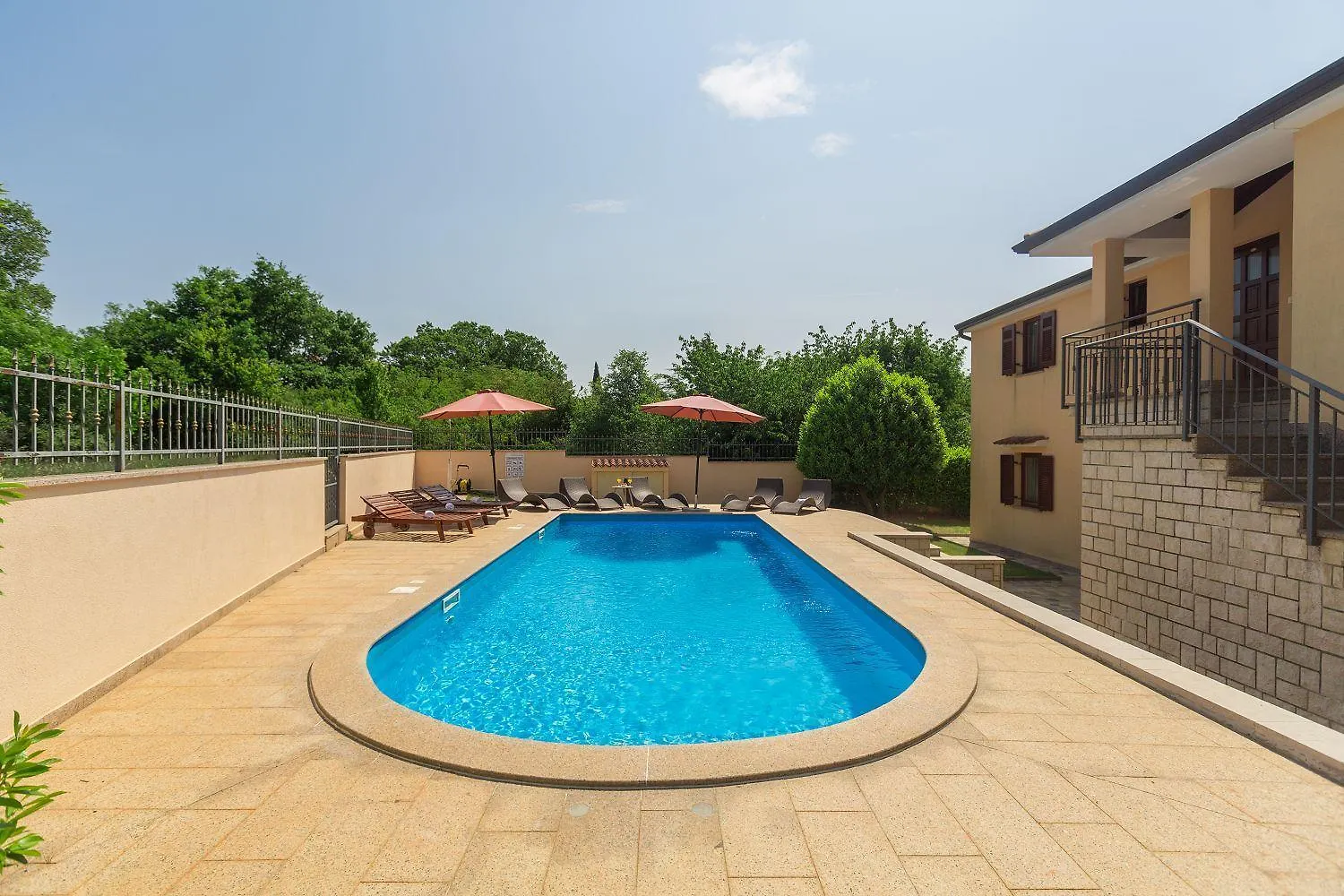 Mediterranes Apartment Nur 200 Meter Zum Strand Mit Pool, Grillbereich, Privater Terrasse, Wifi Porec