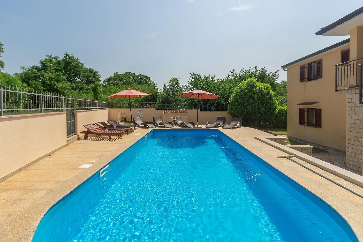 Mediterranes Apartment Nur 200 Meter Zum Strand Mit Pool, Grillbereich, Privater Terrasse, Wifi Porec