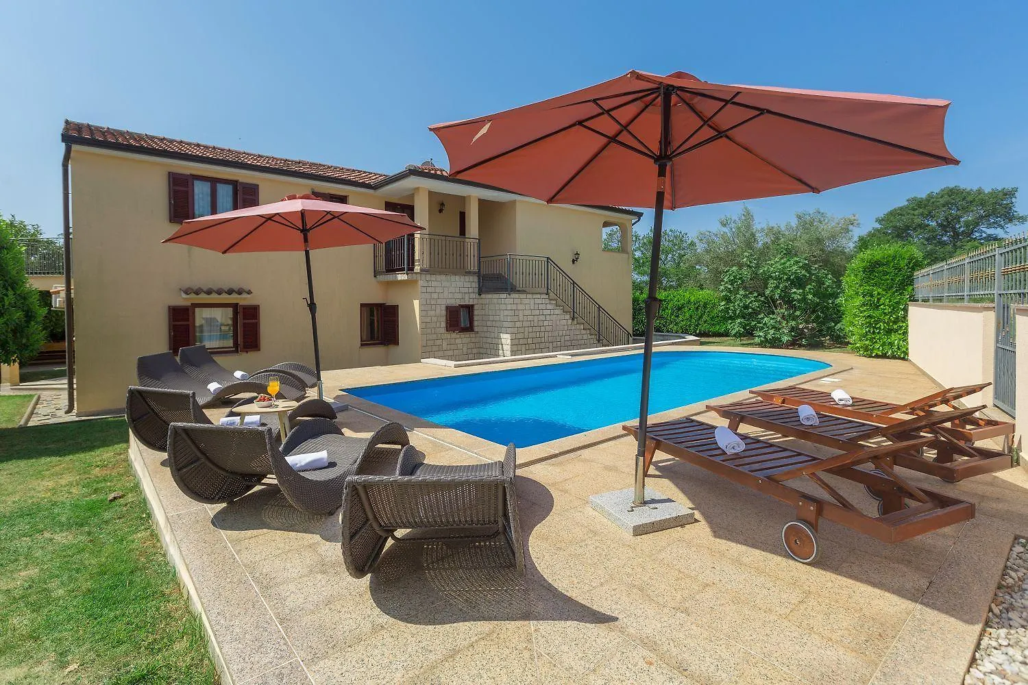 Mediterranes Apartment Nur 200 Meter Zum Strand Mit Pool, Grillbereich, Privater Terrasse, Wifi Porec Croatia