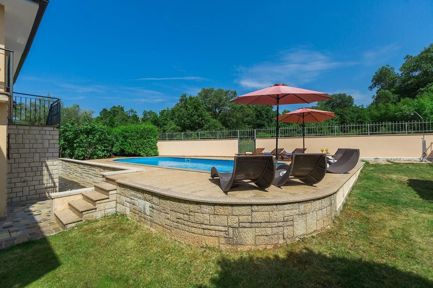 Mediterranes Apartment Nur 200 Meter Zum Strand Mit Pool, Grillbereich, Privater Terrasse, Wifi Porec 0*,  Croatia